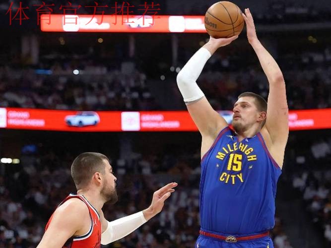 琼斯接球约基奇助攻三分命中，掘金加时赛开局打出7-0